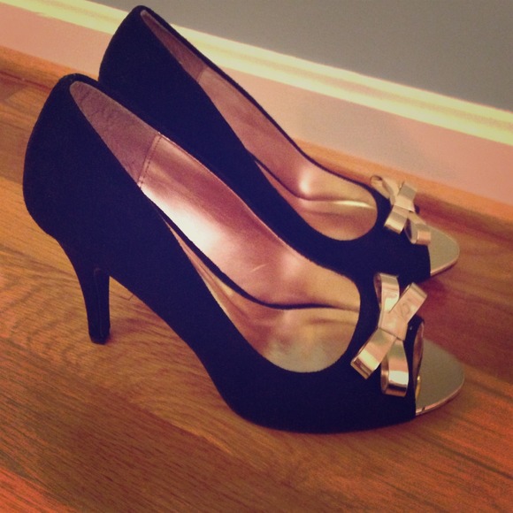 Black faux suede pumps