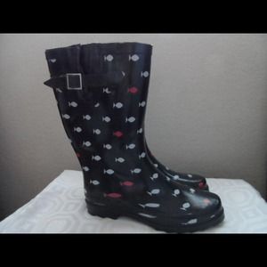 Size 9 rain boots *on hold*