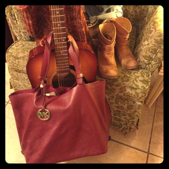 Gorgeous Michael Kors wine leather shoulder bag