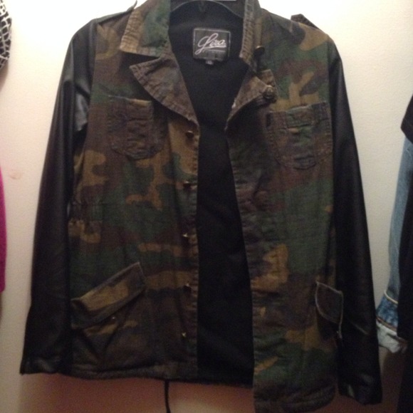 Lira camo jacket, leather sleeves xs