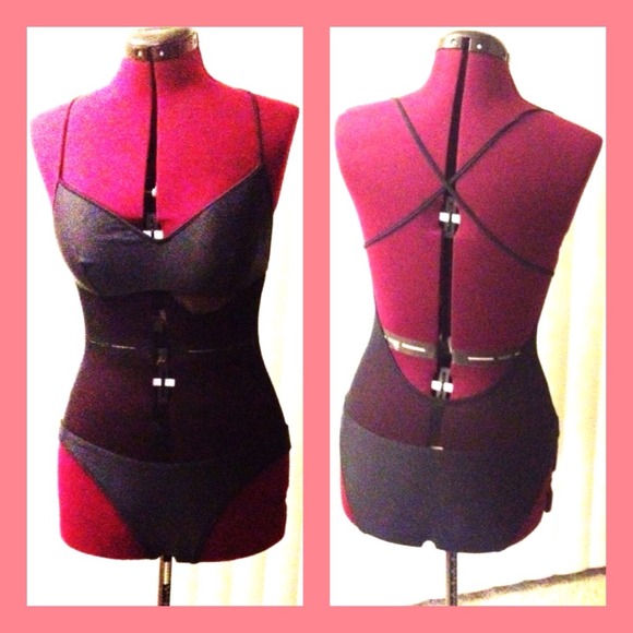 🚫Too late!⏰sold on ebay🚫. Black VS swim Monokini - Picture 2 of 4