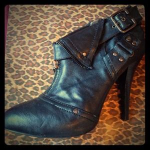 Guess black ankle boots