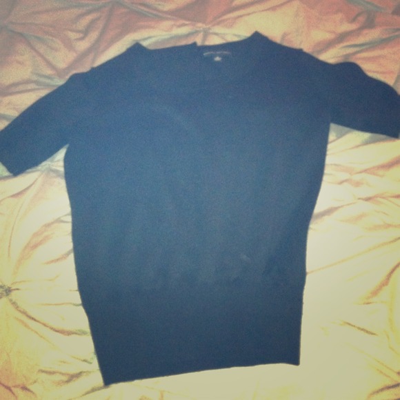 Short sleeved black sweater. - Picture 1 of 3