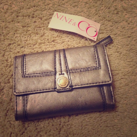 Brand new Smoky Pearl wallet!