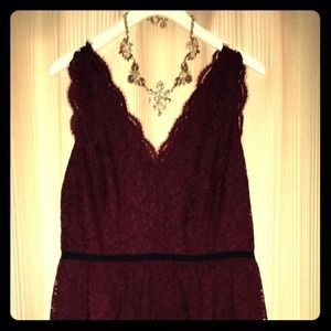 Sleeveless scalloped lace dress