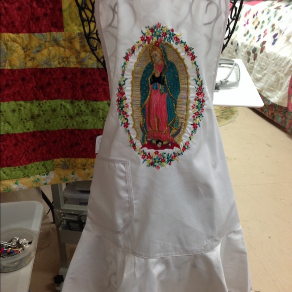 Custom-made embroidered Lady Guadalupe  apron - Picture 3 of 3