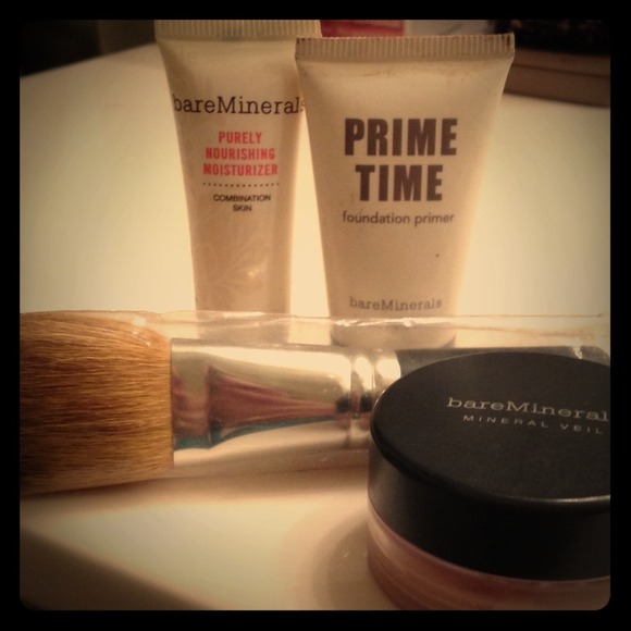 🔴Reserved🔴 Bare Minerals Sample Kit 😌