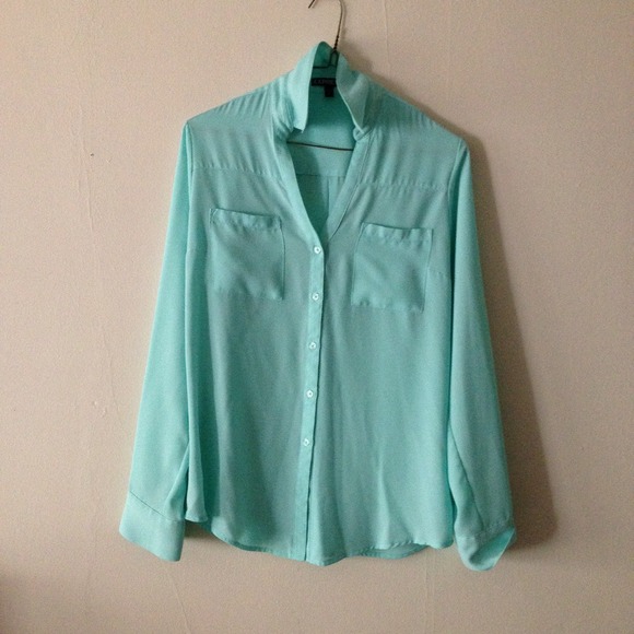 Loose-Fitting Button-Down Shirt in Seafoam, Small