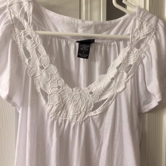 Very pretty white top with flowers on the top!