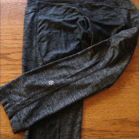 Lulu Lemon cropped leggings.