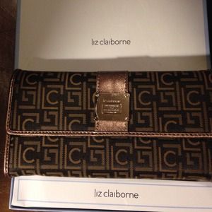 Liz Claiborne Heritage Mosaic Flat Basics Wallet