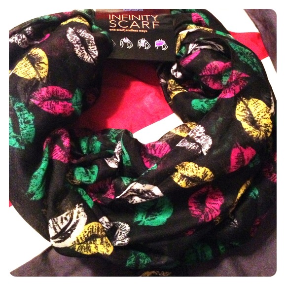 Lips Print Infinity Scarf