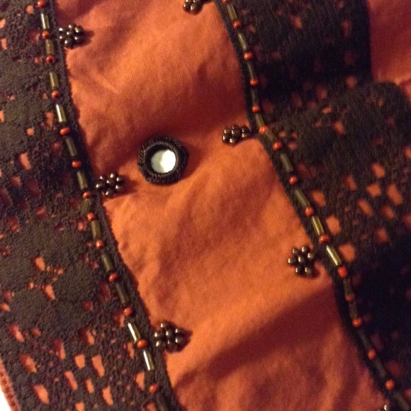 Knee length skirt with lots of detail - Picture 2 of 2