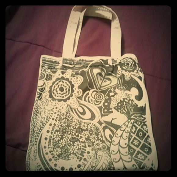 Small Roxy tote and brown heels