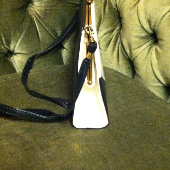 1960's Style Retro Patent Leather Purse - Picture 2 of 3