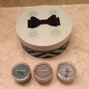 SOLD IN BUNDLE!!  MAC pigment trio with gift box
