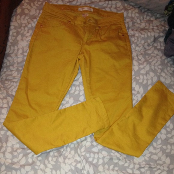 Mustard yellow jeans!!