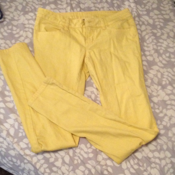 Yellow skinny jeans!