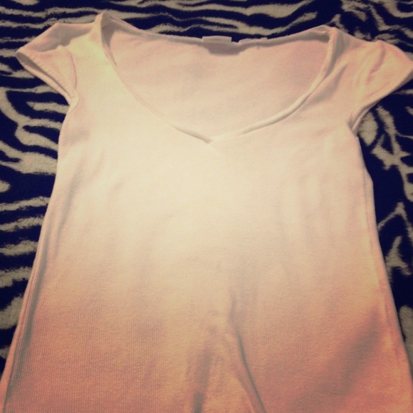 Simple white tee - Picture 1 of 2