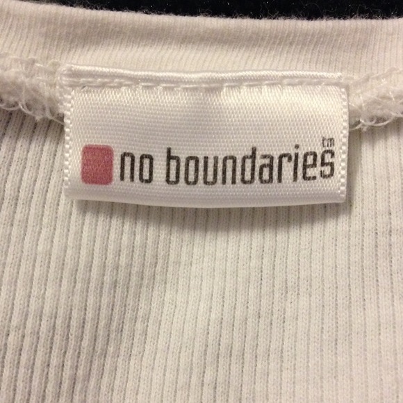 Simple white tee - Picture 2 of 2