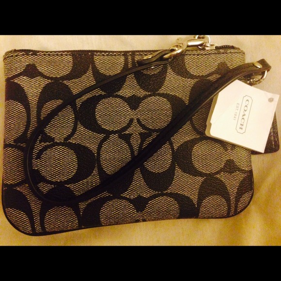 💯NEWLY ADDED💯 Coach Wristlet