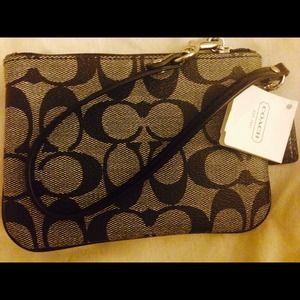 💯NEWLY ADDED💯 Coach Wristlet