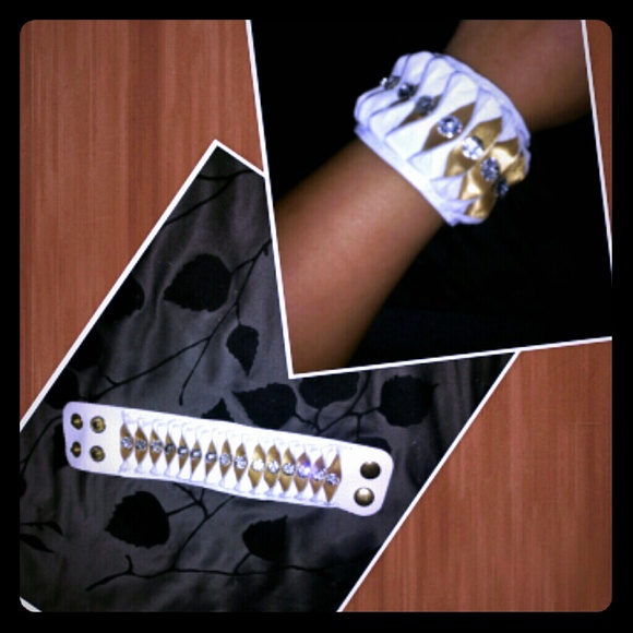 Wide Leather Double Snap Button Bracelet