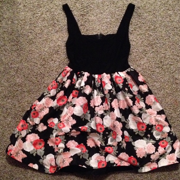 REDUCED Alice+Olivia floral dress