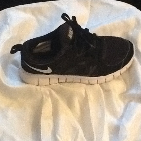 💢SOLD💢 Black and whit Nike free funs - Picture 1 of 2