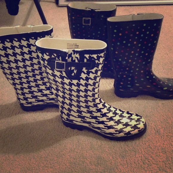 Very Cute Rainboots! 2 pairs for $15!