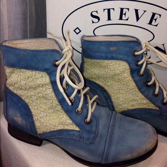 SOLD Steve Madden Naturally Rugged Lace Boots - Picture 2 of 4