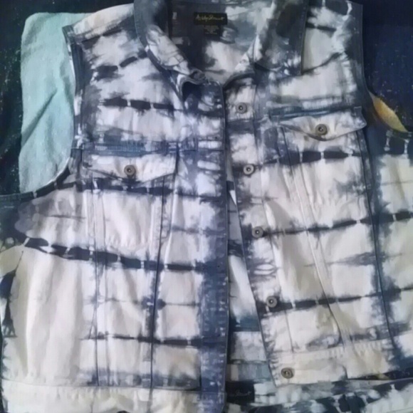 Ashley Stewart - Picture 1 of 4