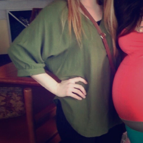 Green blouse, worn once in great condition :)