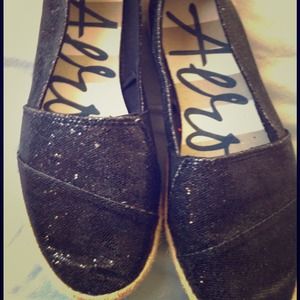 🚦🚦NEW! Black and glitter shoes!