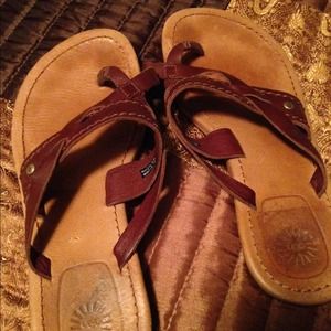 Ugg sandles/ Nile flops HOLD
