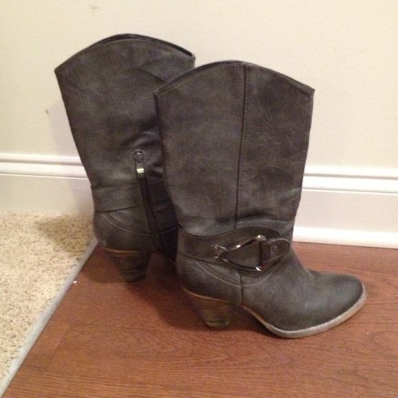 Gray boots!! Barely worn from nordstrom rack