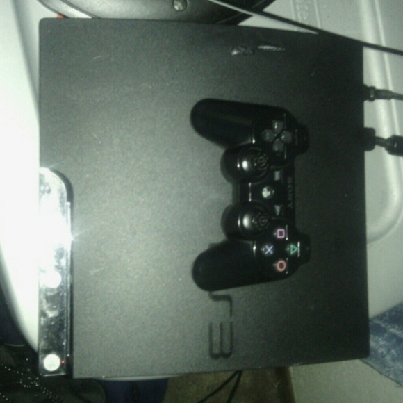 Ps3 with the 1conroller and every chord with it to