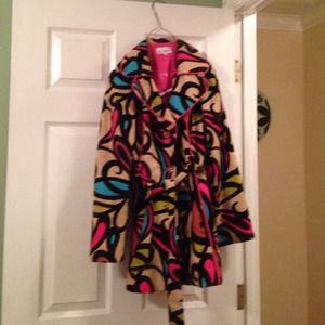 3 sisters stylish jacket. Only worn once!