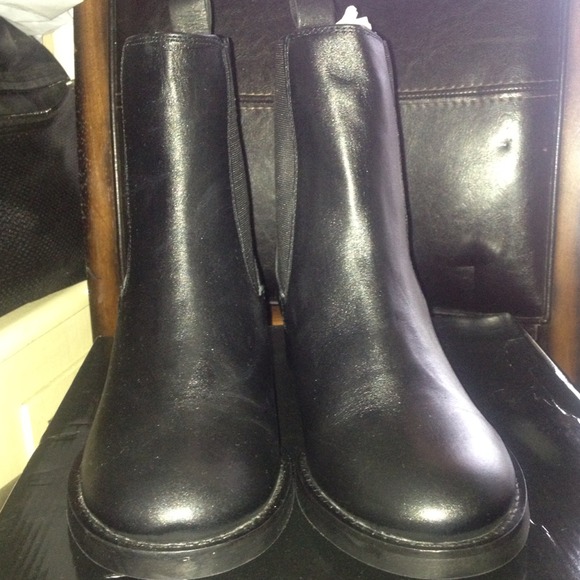 Chelsea Boots - Picture 2 of 4