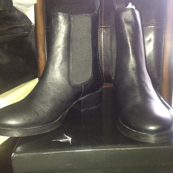 Chelsea Boots - Picture 3 of 4