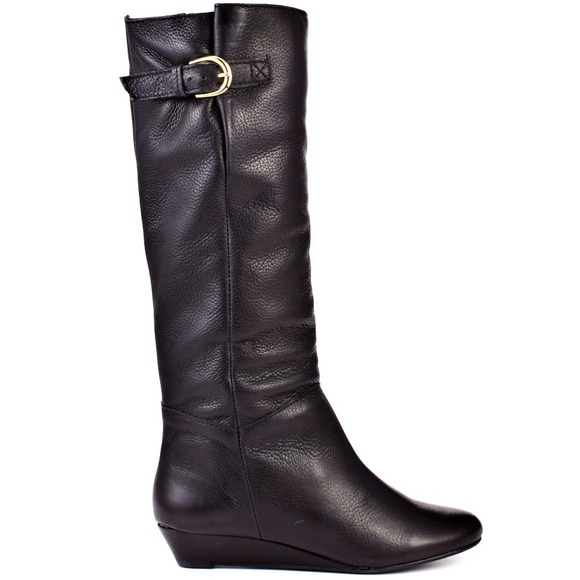 SOLD!  Steve Madden Intyce black boot