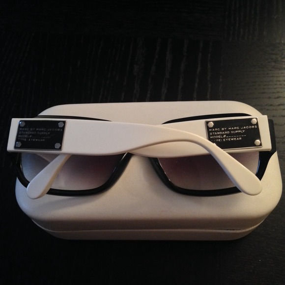 🌞 Marc Jacobs Sunnies 🌞 - Picture 3 of 4