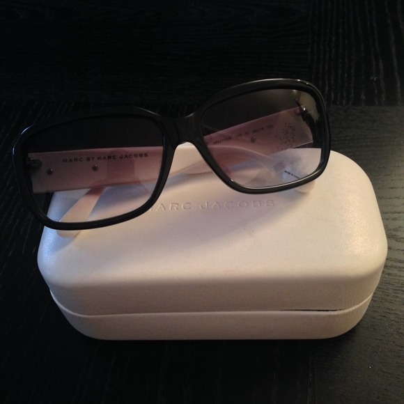 🌞 Marc Jacobs Sunnies 🌞 - Picture 4 of 4