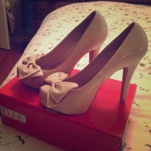 Elle brand Eldenninude size 8, worn only once!