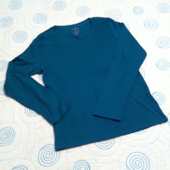 Long sleeve teal green tee