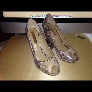 BCBGMAXAZRIA snakeskin print heels size  6.5