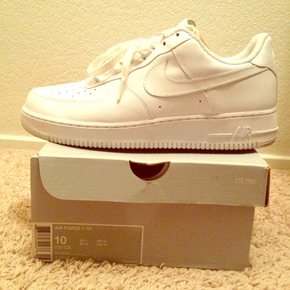 White Nike Air Force 1