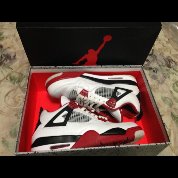 Jordan Retro 4 "Fire Red"