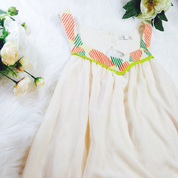 Gianni bini  Tops - 🍍GB cream blouse tank with multi color neckline