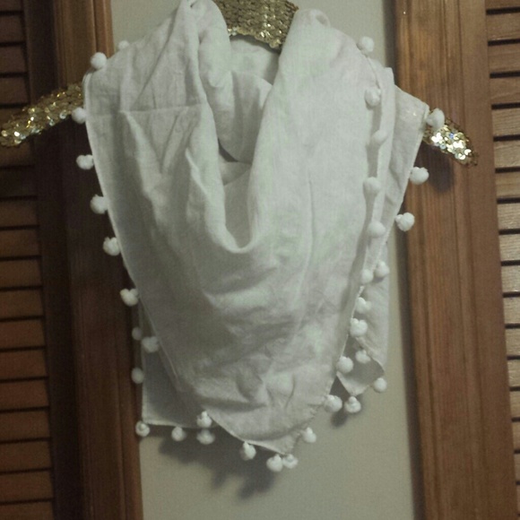 Winter white aerie scarf